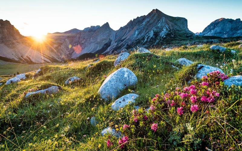 Beautiful Mountain Range in Italy: Scenic Hikes in the Dolomites